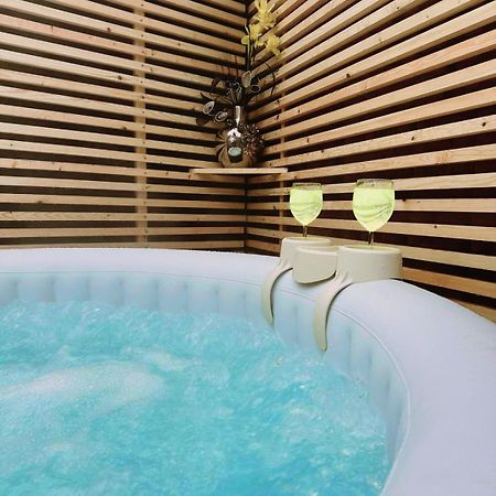1 Bedroom Apartment With Hot Tub In Cardiff Buitenkant foto
