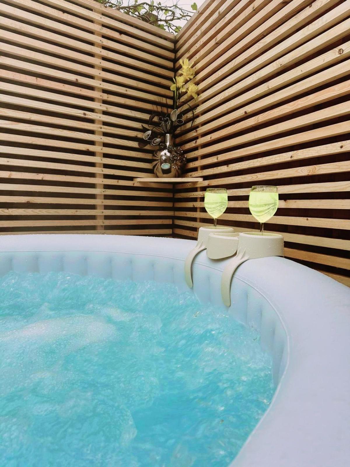 1 Bedroom Apartment With Hot Tub In Cardiff Buitenkant foto