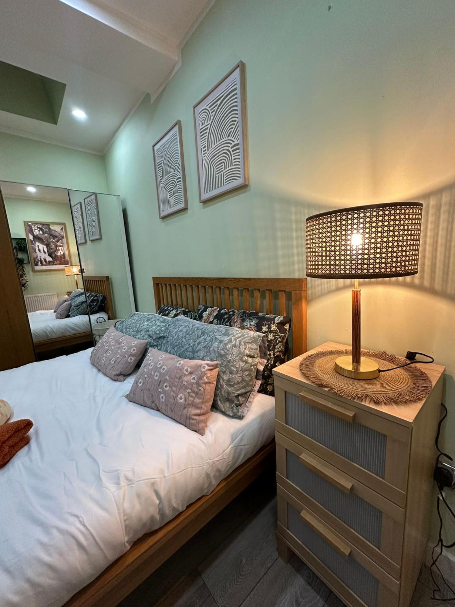 1 Bedroom Apartment With Hot Tub In Cardiff Buitenkant foto